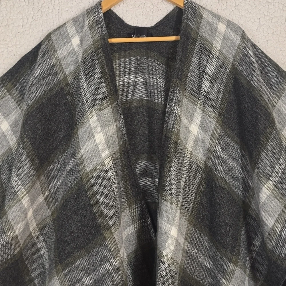 Marcus Adler Plaid Poncho Cozy Shawl Cape Gray Black Fringe Sz. O/S